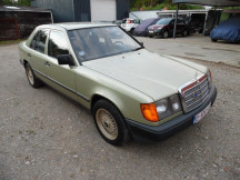 Mercedes-Benz 200-serie 230 E model 124