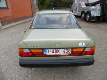 Mercedes-Benz 200-serie 230 E model 124