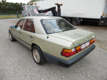 Mercedes-Benz 200-serie 230 E model 124