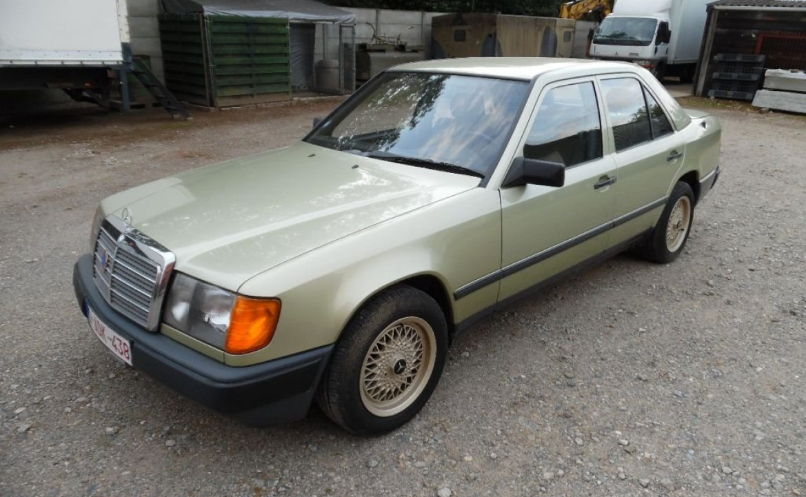 Mercedes-Benz 200-serie 230 E model 124