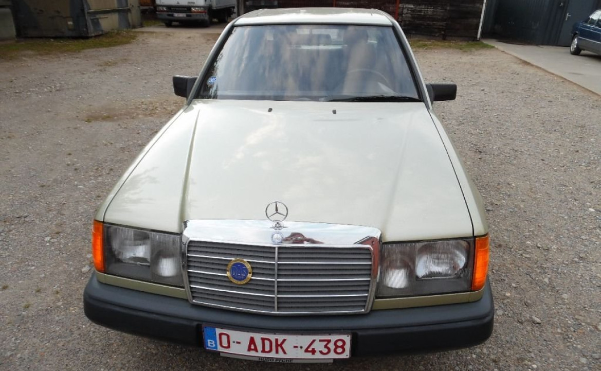 Mercedes-Benz 200-serie 230 E model 124